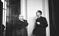 Hanns Eisler (lofts) en Bertolt Brecht, syn freon en mei-oparbeider, 1950