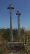 Photographie des deux croix Guyot de Bezon dans leur environnement.