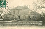 La mairie et la poste vers 1910.