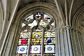 Detalles del vitral del XVI, capilla de la Virgen