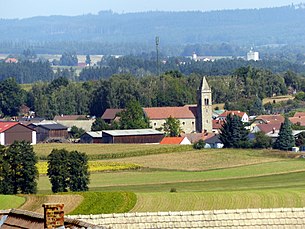 Blick von Kleinzwettl auf das Ortszentrum von Gastern mit Martinskirche