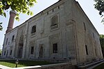 Fachada y lado oeste de la mezquita.