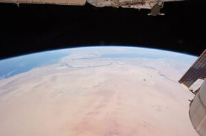 Файл: МКС пролетает над Африкой, Ближним Востоком и линией Терминатора.ogv