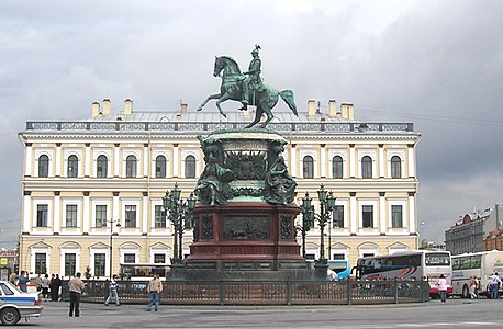 Monumento al Nikolao la 1-a antaŭ la Katedralo Sankta Isaako de Sankt-Peterburgo