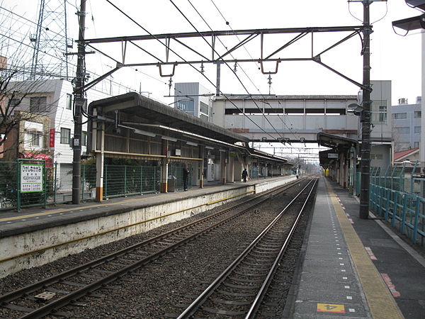 600px-JREast-Ome-line-Higashi-nakagami-station-platform.jpg