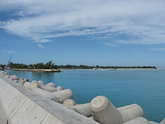 Tanggul di wilayah pesisir Kiribati