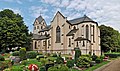 katholische Pfarrkirche St. Matthias und südlich anschließender Friedhof