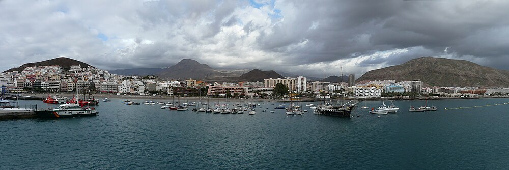 Los Cristianos Tenerife, hondartza eta itsas-pasealekua.