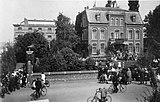 Kachelpijpenfabriek Bertrams en Villa Roovers tijdens processie, 1926