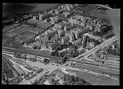 Gebied rond het station: Stationsplein, en aan de overzijde wat nu het Boerhaavedistrict heet (ca. 1927-1940)