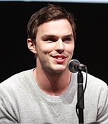 Nicholas Hoult dans le rôle de Henry « Hank » McCoy / Le Fauve