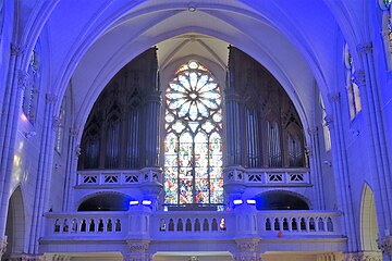 Orgue en tribune.