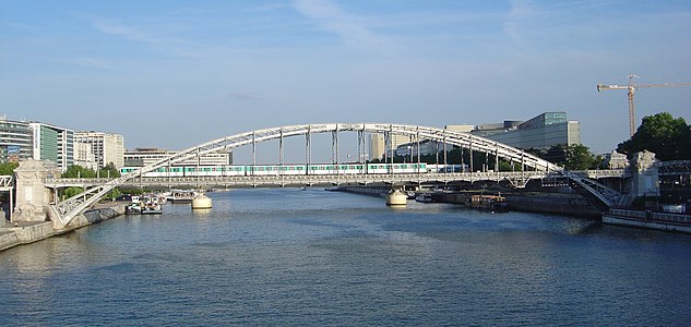 El Viaducto de Austerlitz, construido para el Metro de París por Jean-Camille Formigé (1903–1904).