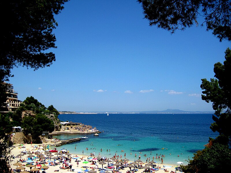 800px-Playa-de-illetas-palma-de-mallorca-espana1.jpg