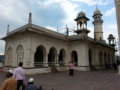 Maqbara majmuasidagi masjidning yon koʻrinishi