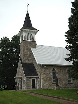 Romkatolika Eklezio de St. Patrick de Monti estis konstruita en 1870 kaj funkciigita ĝis 2005.