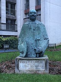 Staty föreställande Raoul Follereau.