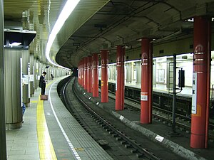 Toei-asakusa-sta-platform.jpg