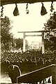 1942年3月，在新京神社集体参拜的新京敷岛高等女学校毕业生