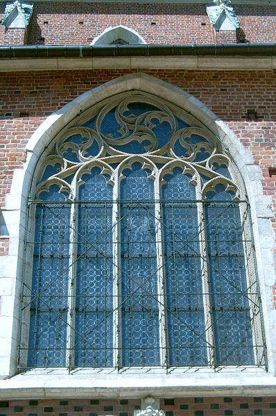 okno gotyckie kościoła mariackiego w Krakowie