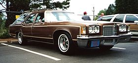 1972 Pontiac Grand Safari.jpg