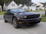 Ford Mustang V6 Coupé (2011) con equipamientu d'altu rendimientu Ficheru:2010