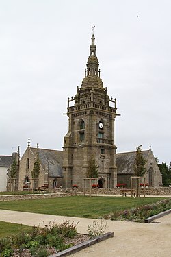 Skyline of Lampaul-Ploudalmézeau