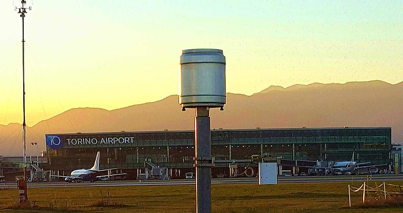 파일:Aeroporto di Torino Caselle.jpeg