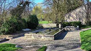 Le lavoir-abreuvoir.