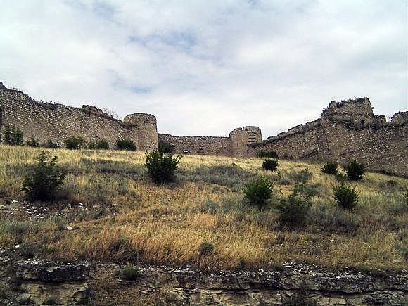 Fotografia do Stock: Smbataberd (Armenian meaning Fortress of Smbat Prince  of Syunik) is located upon crest of hill between villages of Artabuynk and  Yeghegis in Vayots Dzor in Armenia. Medieval Smbataberd Fortress.