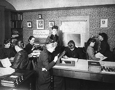 Astrónomas del Observatorio de Harvard. Entre ellas Henrietta Swan Leavitt, Annie Jump Cannon, Williamina Fleming, y Antonia Maury.