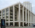 Das Avery Fisher Hall von Max Abramovitz im Lincoln Center in New York City