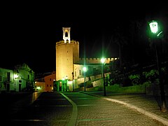 Torre de Espantaperros de noche.