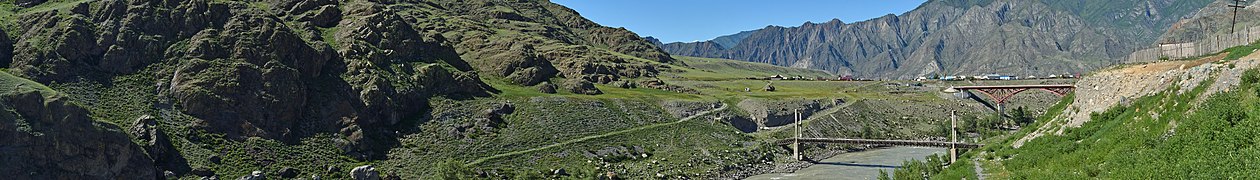 Vue panoramique du pont dans la vallée.