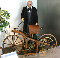 200px-Daimler-1-motorcycle-1.jpg