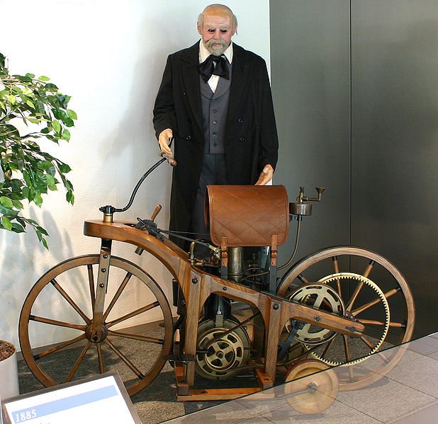 Ficheiro:Daimler-1-motorcycle-1.jpg