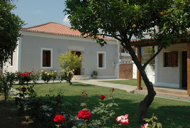 neo-classical house at Eretria