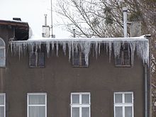 Icicles hanging from the eaves of a building Gdansk sople 2.jpg