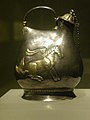 Серебряно-позолоченный сосуд с изображением танцующих лошадей, найденный при раскопках 1970 года в Сиане