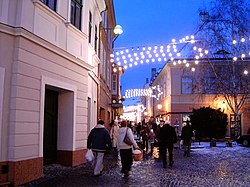 A Dr. Kovács Pál utca a karácsonyi vásár idején