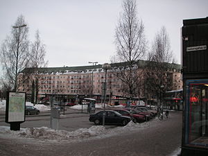 Järnvägstorget med ett av Bågenhusen i bakgrunden (2011).