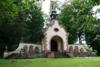 Vorderseite der Kapelle in Stockhausen