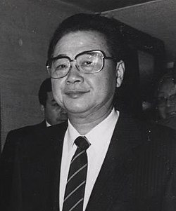Li Peng vuonna 2004