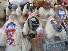 Magret industriel de marque Toque blanche, poulets fermiers du GAEC Chevrier et poulet de Bresse anonyme.