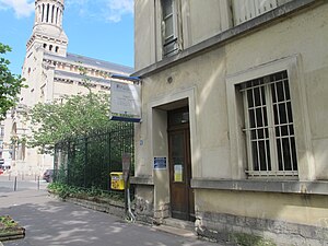 Au no 1 : hôpital Chardon-Lagache, groupe hospitalier Sainte-Périne.