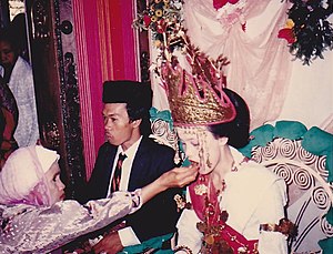 Pengantin Suku Lampung.jpg