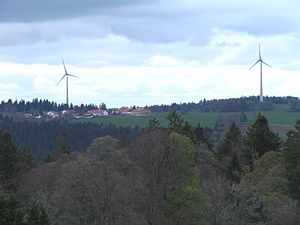 Zwei Turbinen des Windparks (2014)