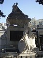 Monumento fúnebre en el cementerio de la Recoleta.