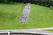 Plastik „Neandertal Line“ von Richard Long