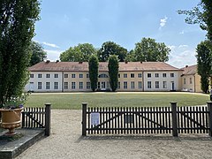 Селско имение – дворец Парец